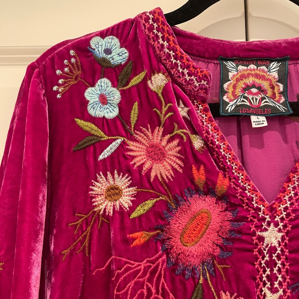 JOHNNY WAS Embroidered Velvet V-Neck Women's Top - Fuchsia - Picture 5 of 8
